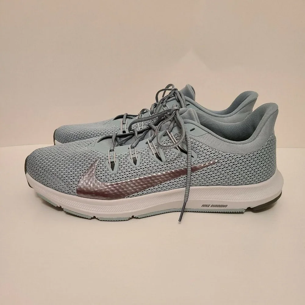 NEW Nike Quest 2 Trail Running Sneakers US Women's Size 11.5 Excellent Condition